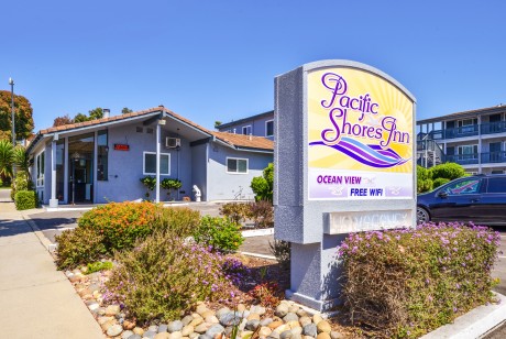 Pacific Shores Inn - Hotel Entrance